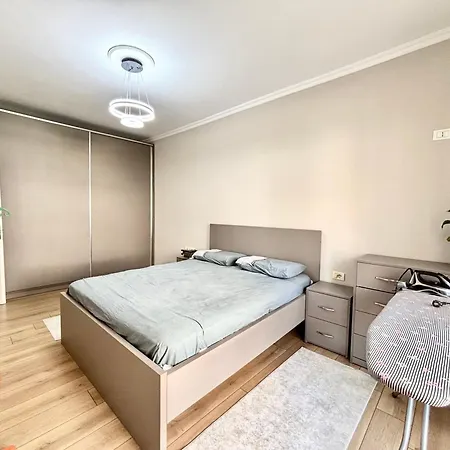 Cozy Rr Sokrat Miho Lägenhet Tirana