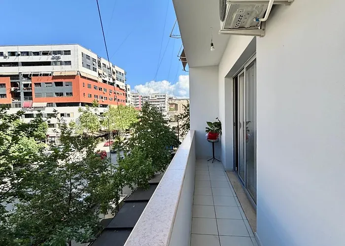 Cozy Rr Sokrat Miho 公寓